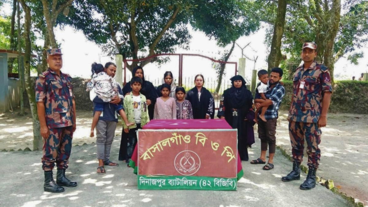 মুম্বাই থেকে ফেরত আসা ১১ বাংলাদেশি ঠাকুরগাঁও সীমান্তে আটক