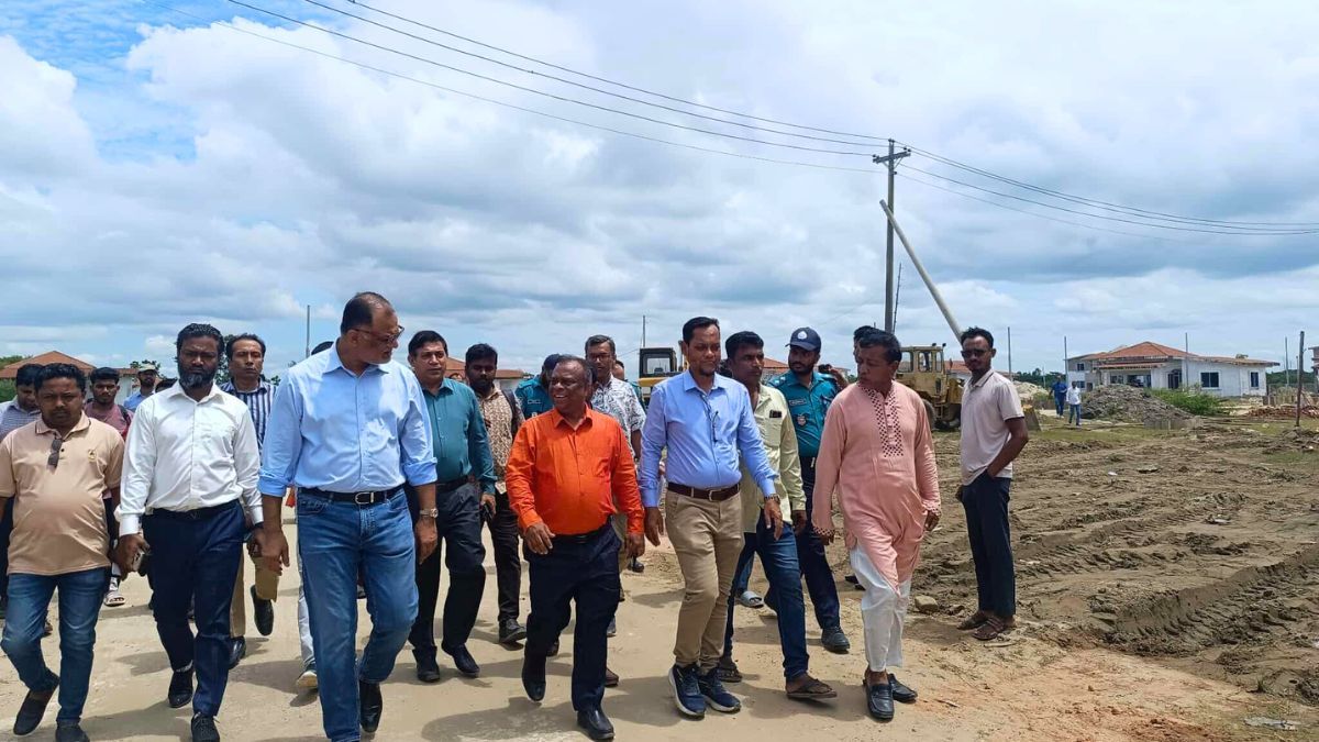 পারকি সৈকত ও পর্যটন কমপ্লেক্স পরিদর্শন করলেন উপদেষ্টা শেখ বশিরউদ্দীন