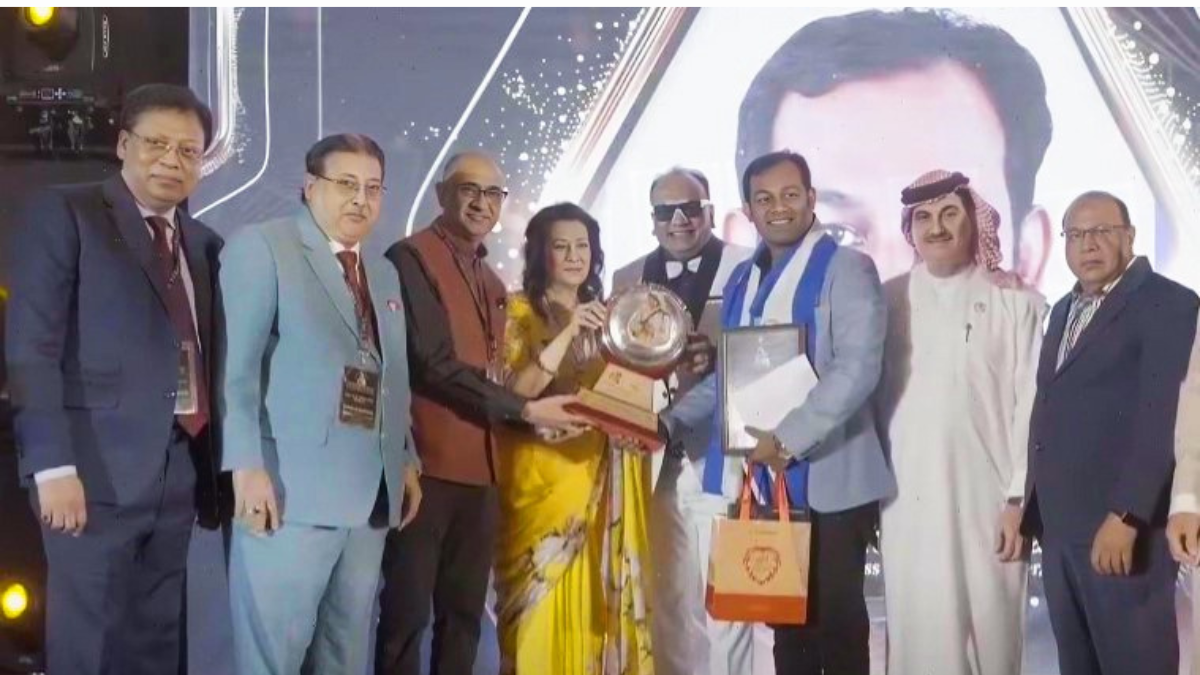দুবাইয়ে মাদার তেরেসা অ্যাওয়ার্ড পেলেন রিমঝিম গ্রুপের এমডি ওয়ালিউর রহমান