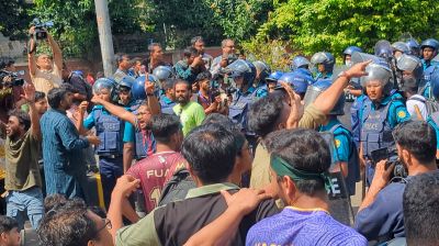 আন্দোলনে উত্তাল শাহবাগ, মুখোমুখি পুলিশ-বুয়েট শিক্ষার্থী