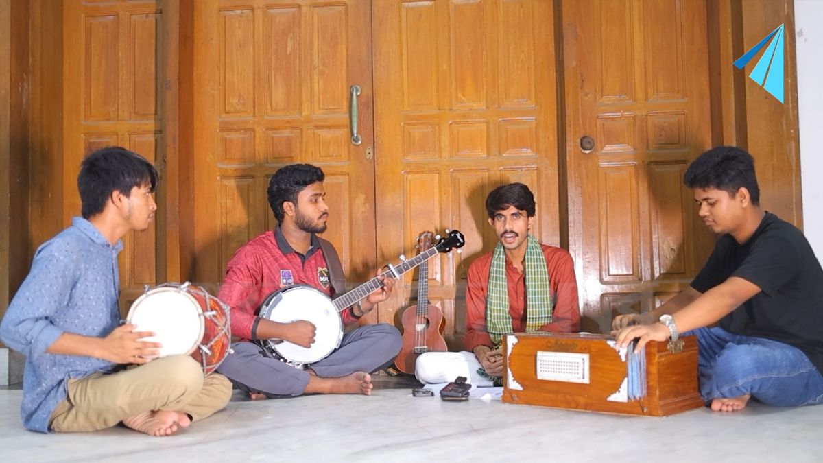 ডাকসু নির্বাচনে জারি গান গেয়ে ব্যতিক্রমধর্মী প্রচারণা চালাচ্ছেন ঢাবি শিক্ষার্থী সাইফুল্লাহ