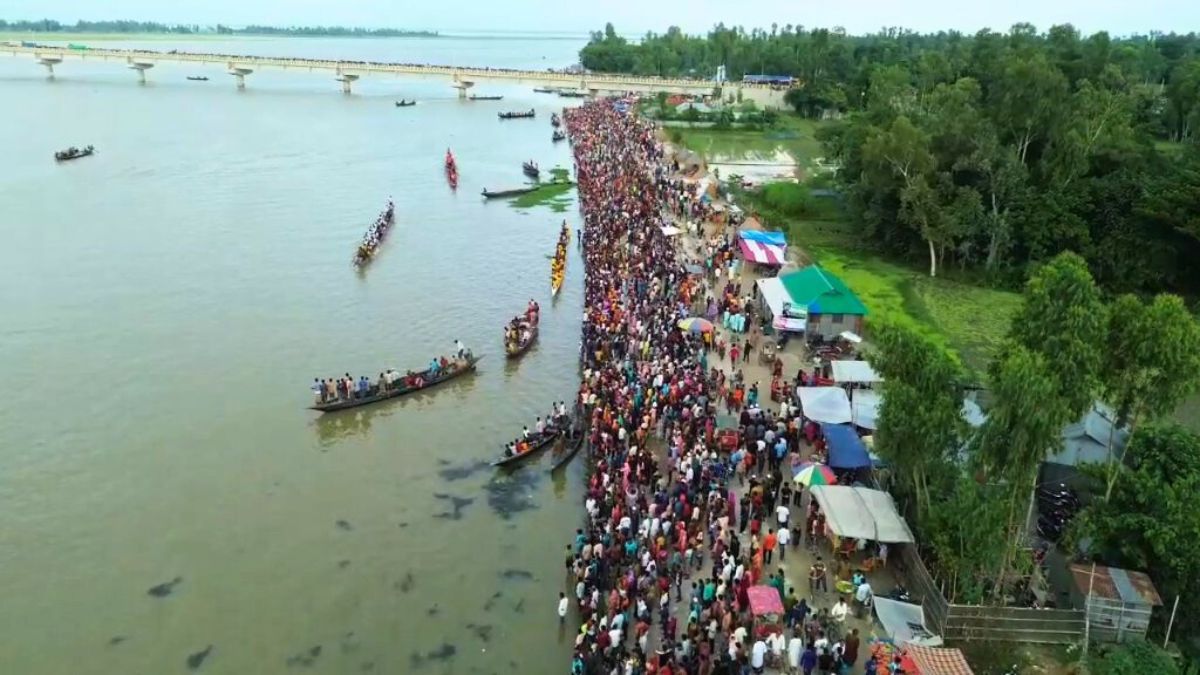 গাইবান্ধায় উৎসবমুখর নৌকা বাইচ ফাইনাল, চ্যাম্পিয়ন গণতরী দল