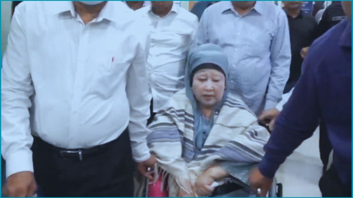 হাসপাতাল থেকে বাসায় ফিরেছেন খালেদা জিয়া