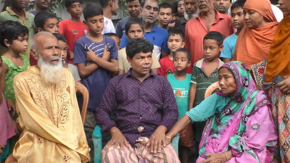 কুড়িগ্রামে ২৮ বছর আগে হারানো সন্তানকে ফিরে পেলেন মা-বাবা
