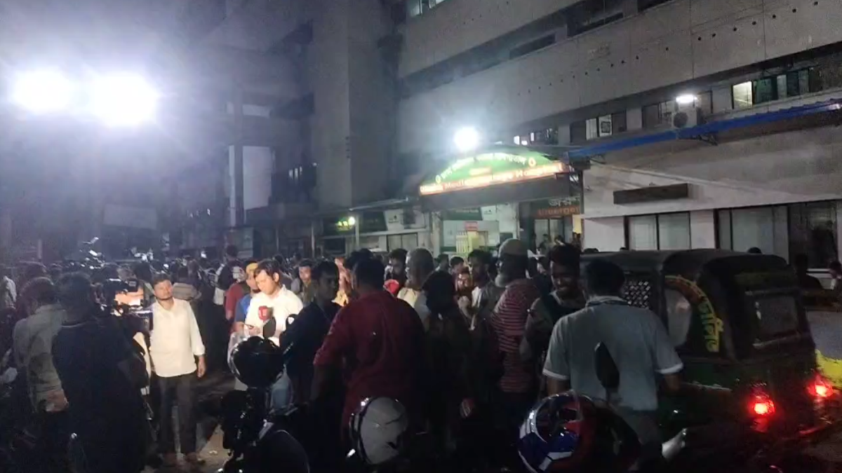 গুরুতর আহত নুরকে উন্নত চিকিৎসার জন্য ঢামেকে স্থানান্তর