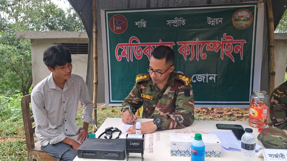 খাগড়াছড়িতে সেনা জোনের উদ্যোগে বিনামূল্যে চিকিৎসা সেবা ক্যাম্প