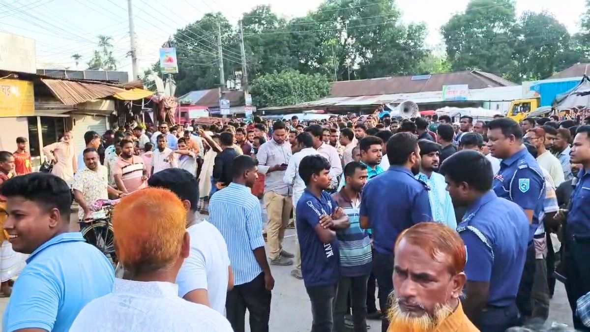 হাতীবান্ধায় সংঘর্ষে নিহত আনোয়ারের লাশ নিয়ে মহাসড়ক অবরোধ