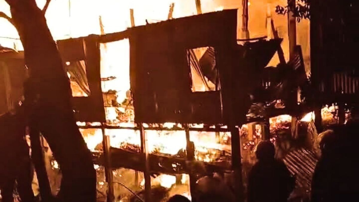 মুন্সীগঞ্জে গ্যাস সিলিন্ডার বিস্ফোরণে পুড়ল ৮ ঘর