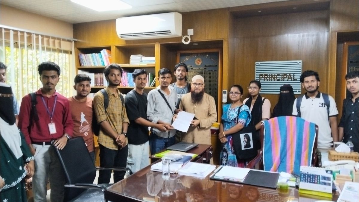 জাতীয় বিশ্ববিদ্যালয়ের ফি বৃদ্ধির প্রতিবাদে শিক্ষার্থীদের ৫ দফা দাবি