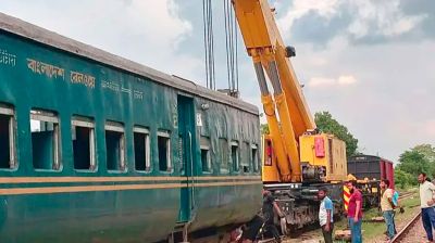 ৫ ঘণ্টা পর ঢাকার সঙ্গে চট্টগ্রাম-সিলেটের ট্রেন চলাচল স্বাভাবিক