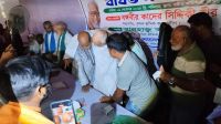 বক্তব্য দেওয়ার সময় ঢলে পড়লেন কাদের সিদ্দিকী