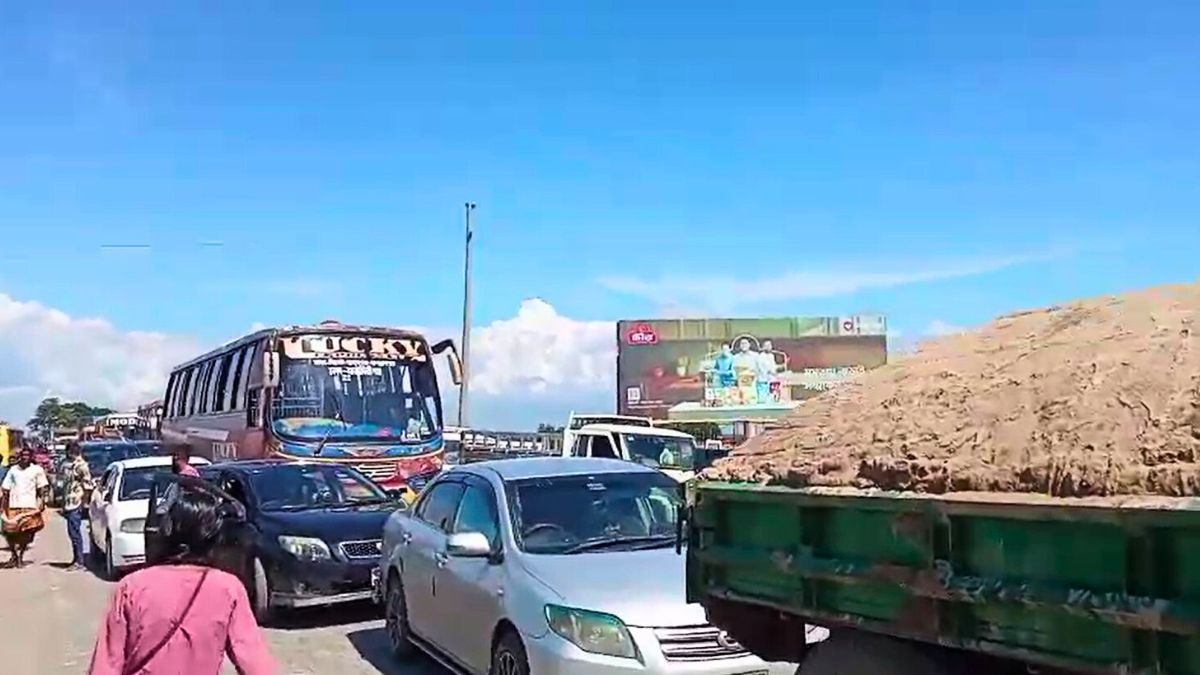 নির্বাচন কমিশনের সিদ্ধান্তের প্রতিবাদে ব্রাহ্মণবাড়িয়ায় মহাসড়ক অবরোধ