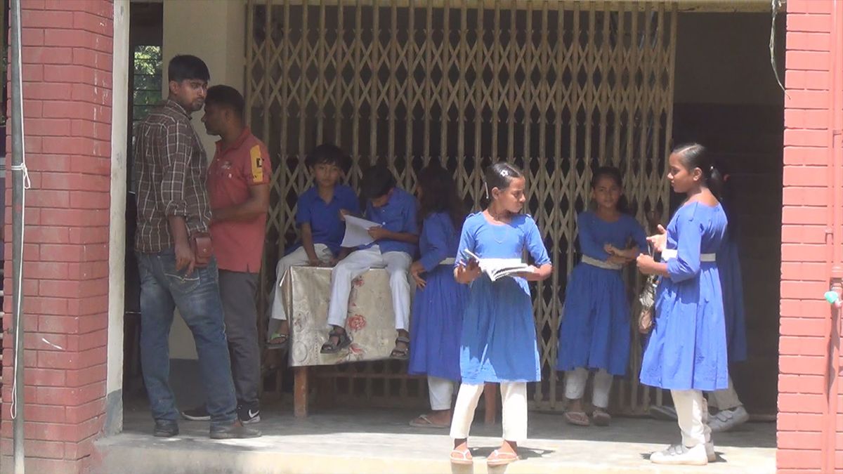 প্রাথমিক বিদ্যালয়ের প্রধান শিক্ষকের বিরুদ্ধে নানা অভিযোগ, তদন্ত দাবি