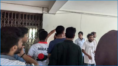 কুবিতে রেজিস্ট্রার দপ্তরে তালা