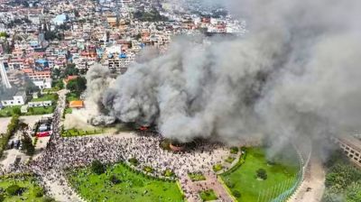 নেপালে  প্রধানমন্ত্রীর পদত্যাগের পর পার্লামেন্টে আগুন
