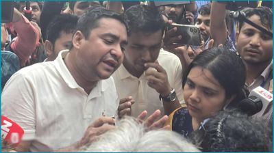 টিএসসি কেন্দ্রে নির্বাচনী কর্মকর্তাদের সঙ্গে ছাত্রদলের বাগবিতণ্ডা
