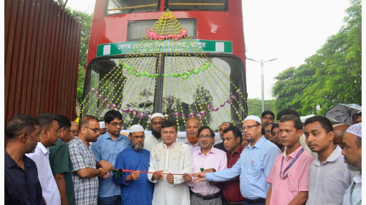 বৃষ্টিস্নাত দিনে বেরোবিতে ৭টি বাসের আনুষ্ঠানিক উদ্বোধন