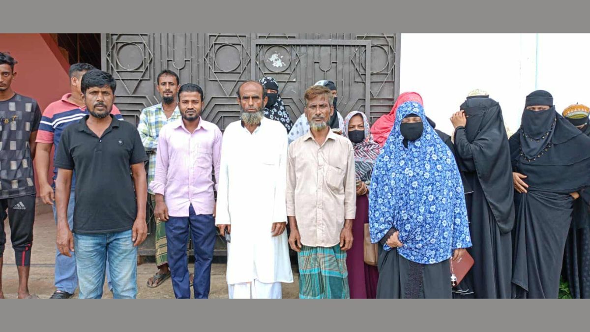 ঋণ দেওয়ার প্রলোভনে ফেনীতে প্রতারক চক্রের খপ্পরে শতাধিক মানুষ