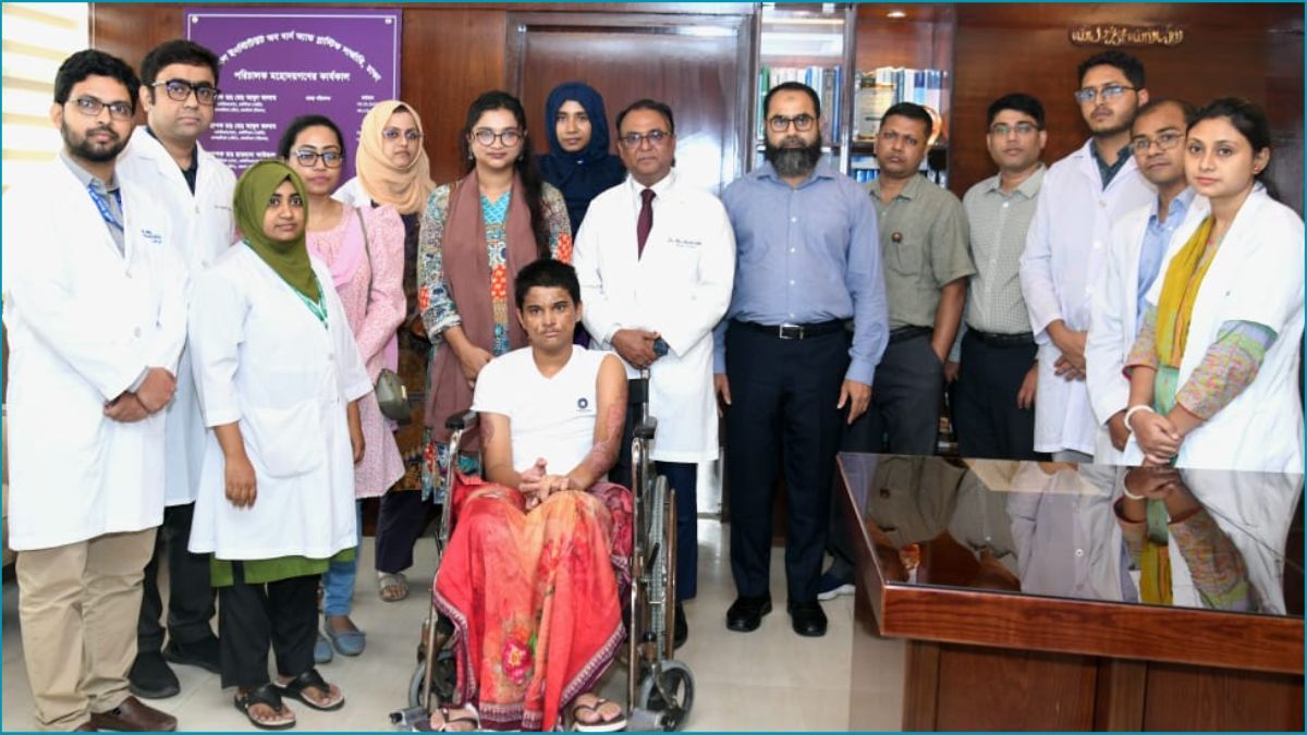 ৪৫ শতাংশ পুড়ে যাওয়া রোহান সুস্থ হয়ে বাসায় ফিরলেন