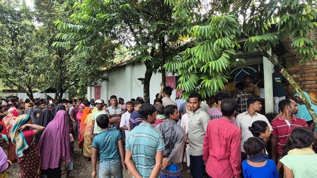 বগুড়ায় মা-ছেলেকে কুপিয়ে হত্যা