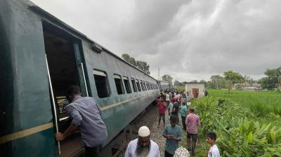 রংপুরে পদ্মরাগের ৬ বগি লাইনচ্যুত, ট্রেন চলাচল বন্ধ