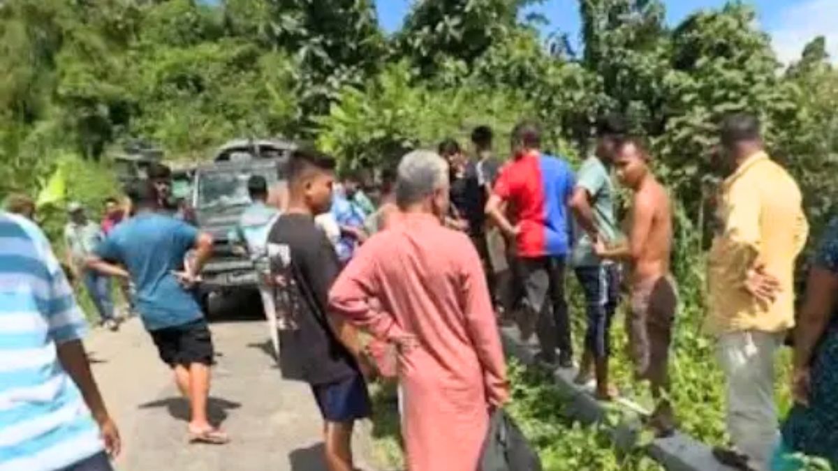 সাজেক থেকে ফেরার পথে জীপ খাদে পড়ে খুবি ছাত্রী নিহত, আহত ১২