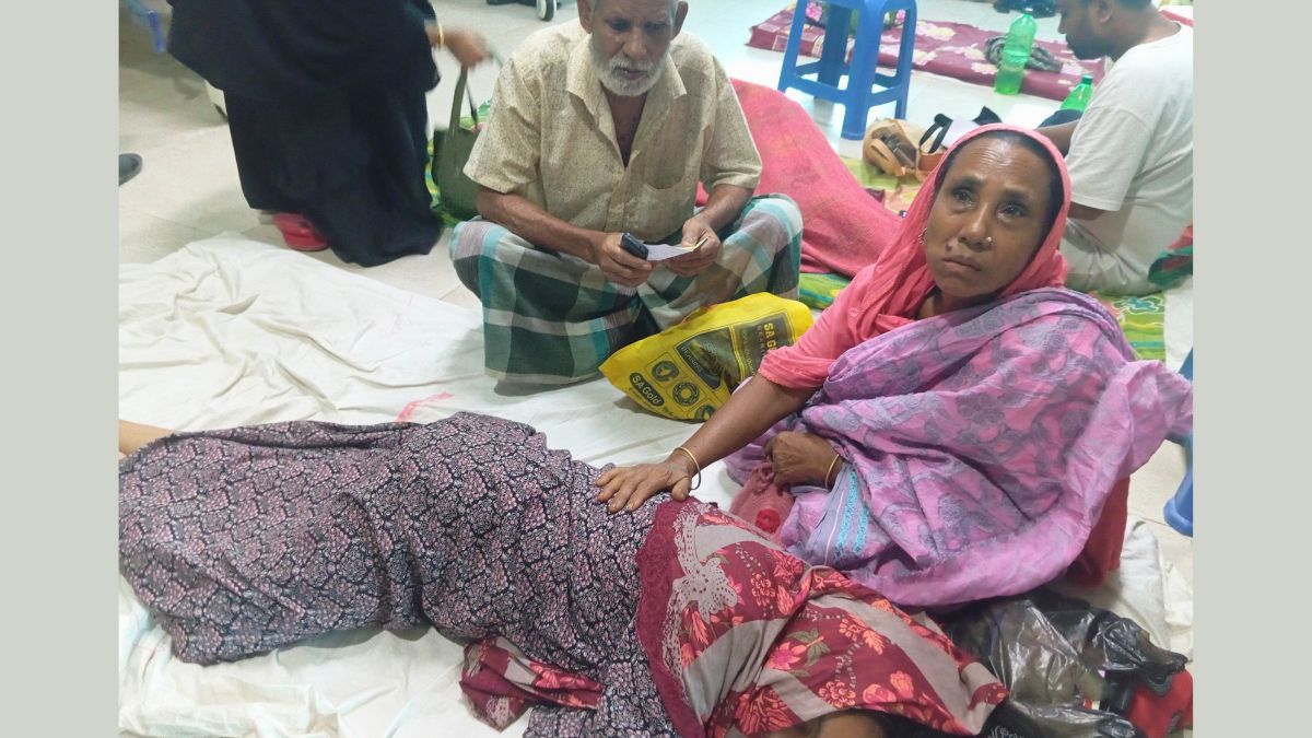 প্রধান শিক্ষকের সতর্ক চিঠিতে অসুস্থ হয়ে হাসপাতালে সহকারী  শিক্ষিকা