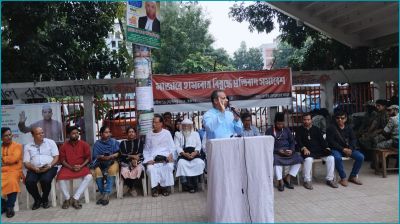 মাজার ভাঙচুরের প্রতিবাদে জাতীয় প্রেসক্লাবের সামনে মানববন্ধন