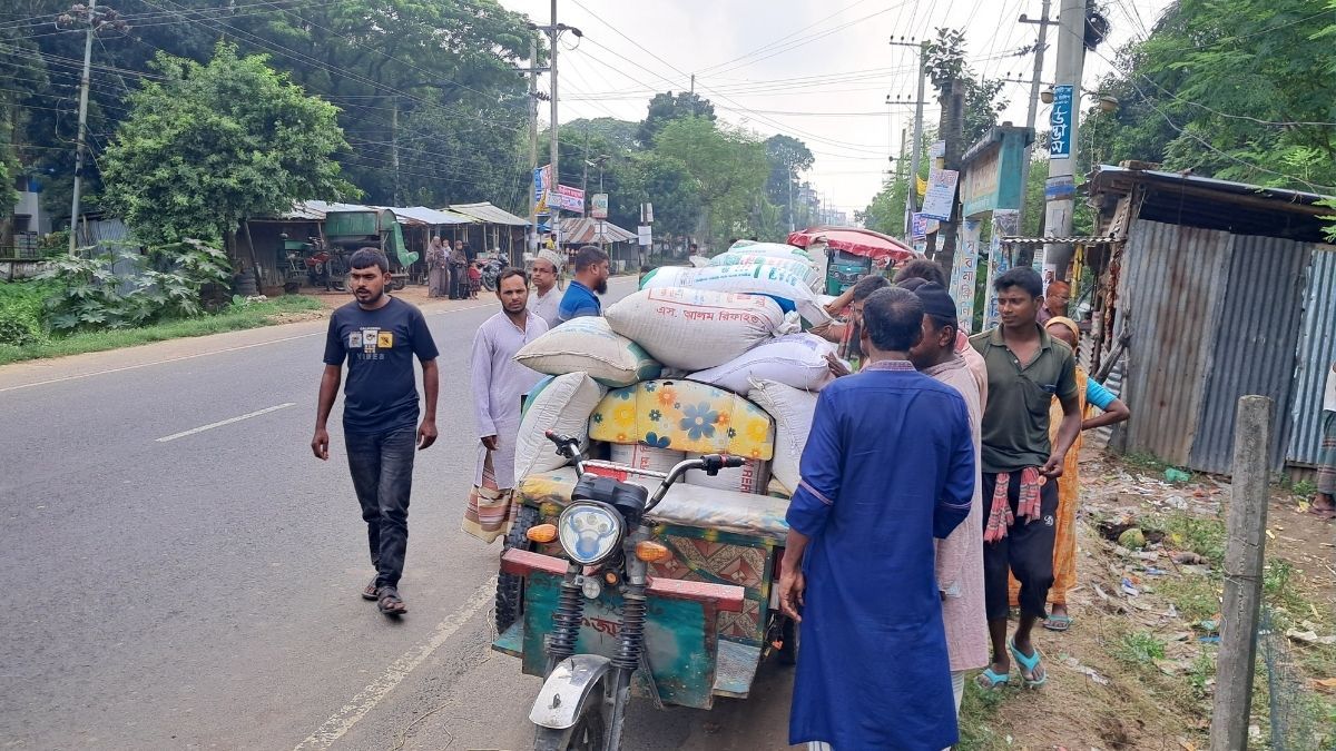 বগুড়ায় সরকারি চাল জব্দের ঘটনায় নারী ডিলারের বিরুদ্ধে মামলা