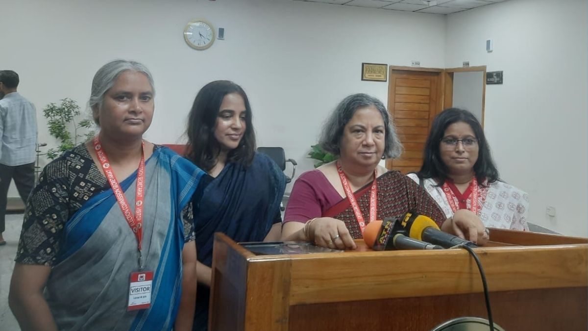 নির্বাচনে ৩৩% আসনে নারী প্রার্থীদের মনোনয়ন দেওয়ার দাবি