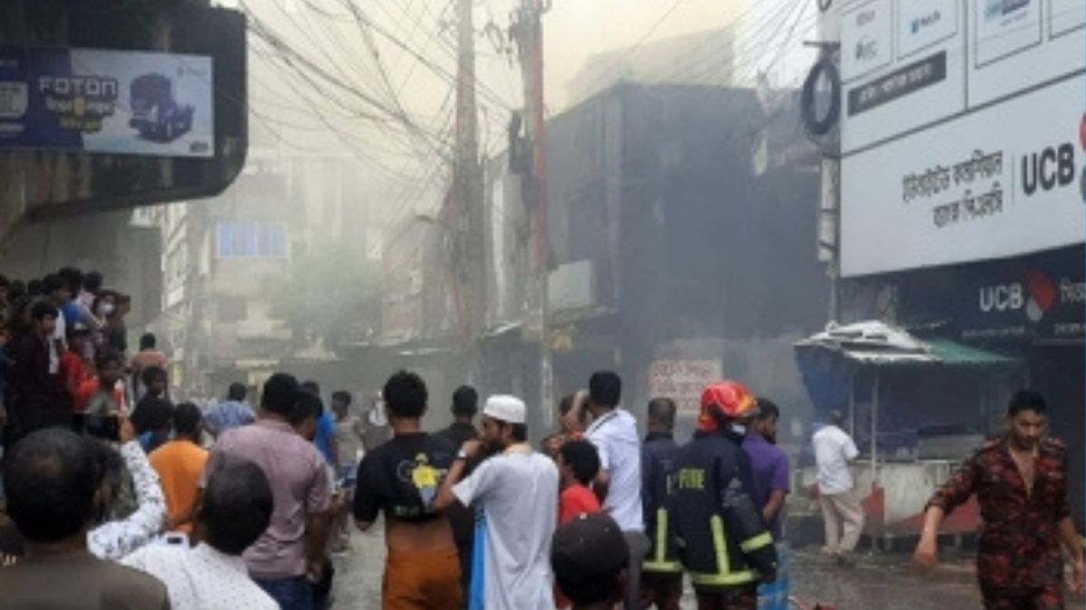 টঙ্গী কেমিকেল গোডাউন এলাকায় চলাচলে ফায়ার সার্ভিসের সতর্কবার্তা