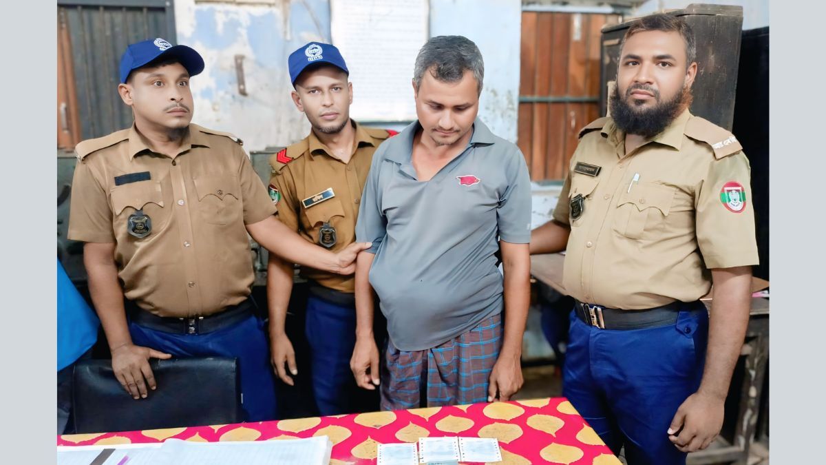 কিশোরগঞ্জে ট্রেনের টিকিট কালোবাজারি আটক