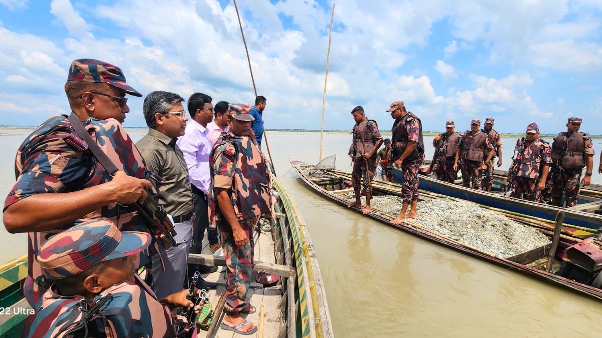 তিস্তা নদীতে অবৈধ পাথর উত্তোলনের বিরুদ্ধে অভিযান