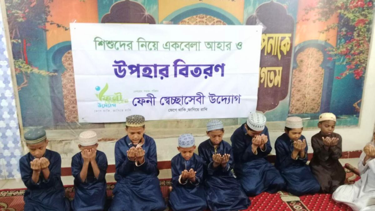 স্বেচ্ছাসেবী উদ্যোগের প্রতিষ্ঠাবার্ষিকীতে এতিম শিশুদের একবেলা আহার