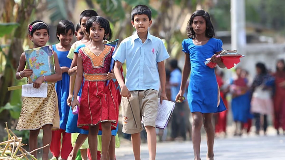 আজ থেকে ১২ দিনের ছুটিতে নিম্নমাধ্যমিক ও মাধ্যমিক শিক্ষাপ্রতিষ্ঠান, প্রাথমিকে ৯ দিন