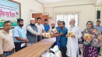 আলফাডাঙ্গায় কৃষকদের মধ্যে আগাম শীতকালীন সবজির বীজ-সার বিতরণ