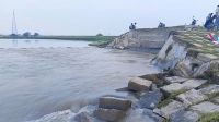 নদীগর্ভে বিলীন দ্বিতীয় তিস্তা সেতু রক্ষা বাঁধের ১৩০ মিটার অংশ