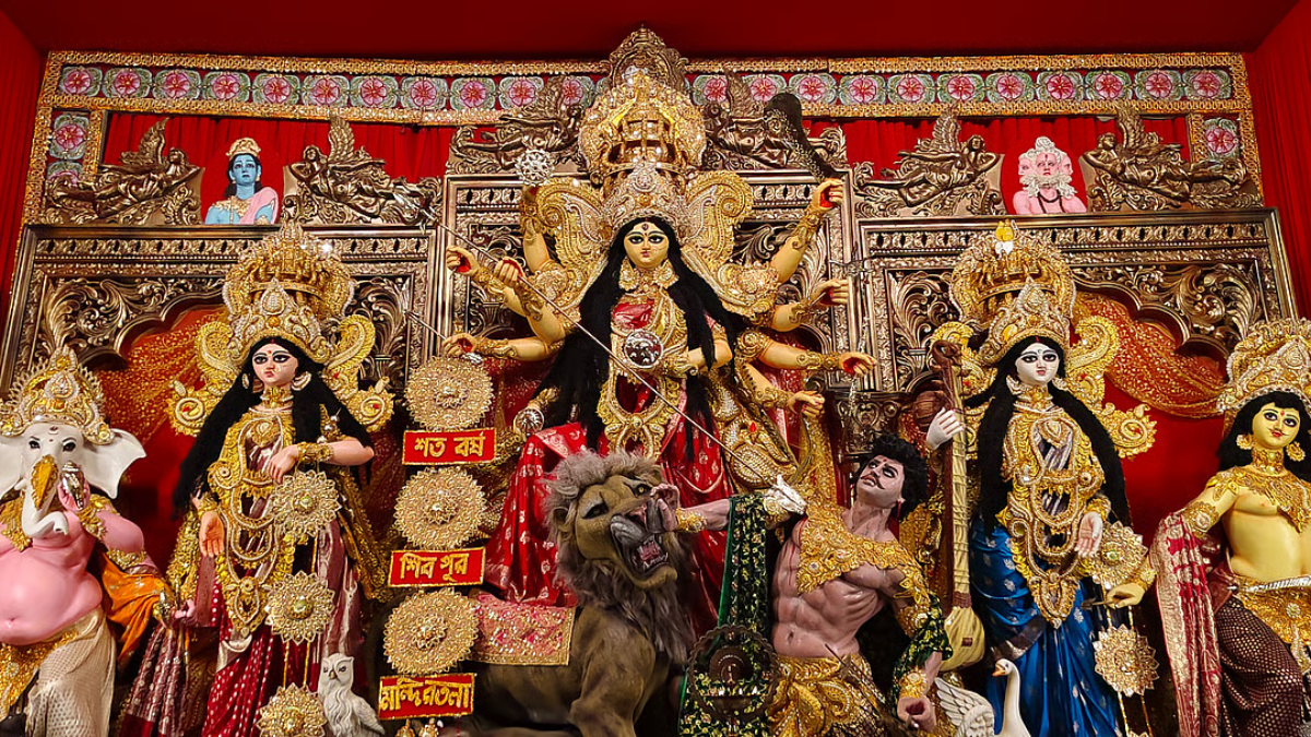 ষষ্ঠী পূজার মধ্য দিয়ে আজ শারদীয় দুর্গোৎসব শুরু