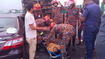 ঢাকা-মাওয়া এক্সপ্রেসওয়েতে প্রাইভেটকারের ধাক্কায় নিহত ১, আহত ৪
