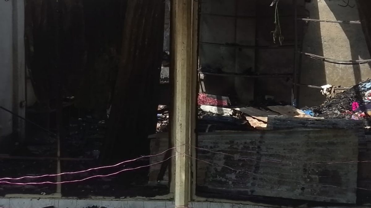 মিঠাপুকুরে শর্ট সার্কিটের আগুনে ২ দোকান ভস্মীভূত