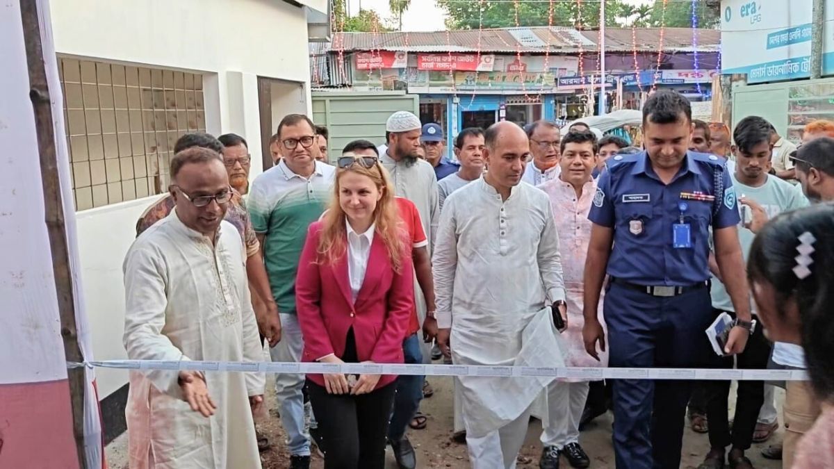 লালমনিরহাটে দেব বাড়ি পূজা মণ্ডপ উদ্বোধন করলেন হাঙ্গেরির কনসাল