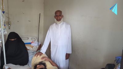 ‘ছেলে হাসপাতালে শুয়ে কাতরাচ্ছে, কোনো দল সাহায্য করছে না’