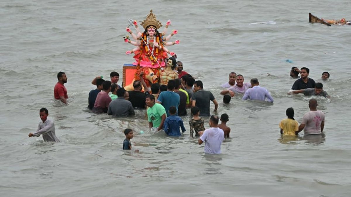 চট্টগ্রামে আনুষ্ঠানিকভাবে দেবী দুর্গাকে বিসর্জন