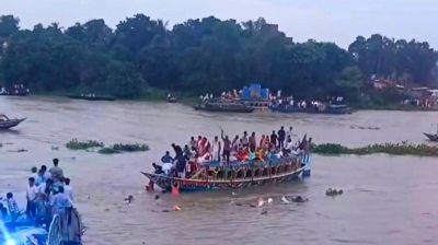 কালিয়াকৈরে দুর্গা বিসর্জনে নৌকাডুবি, ২ শিশু নিখোঁজ