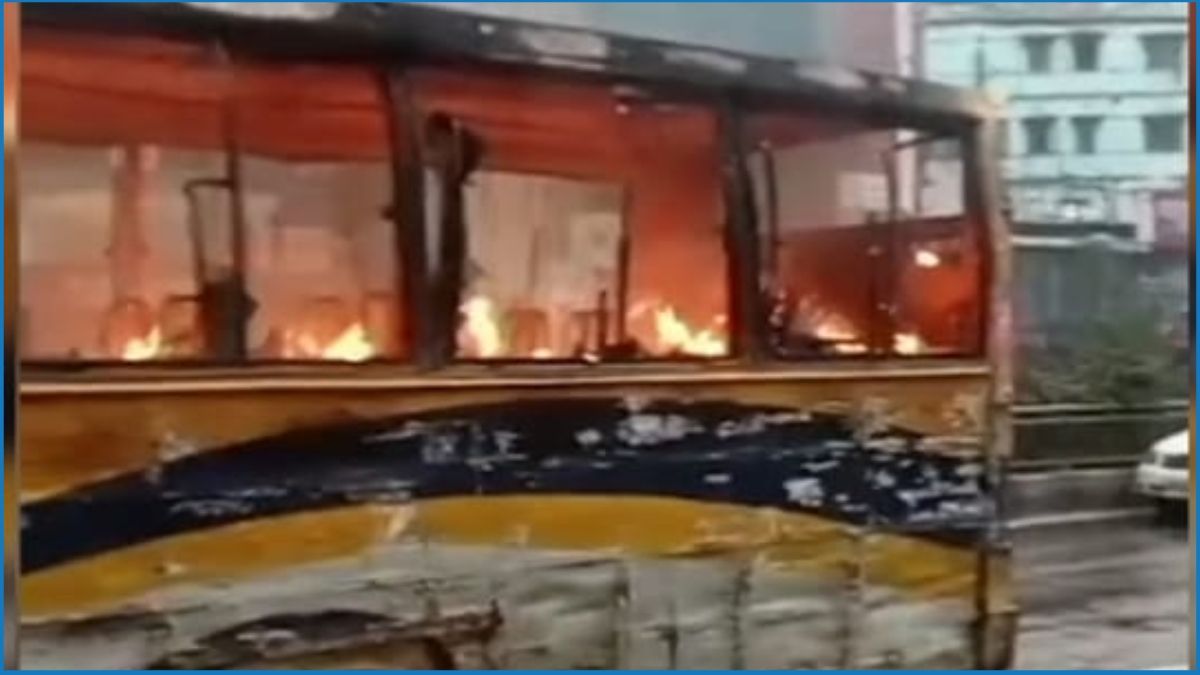 রাজধানীতে যাত্রীবাহী বাসে গুলি ও আগুন