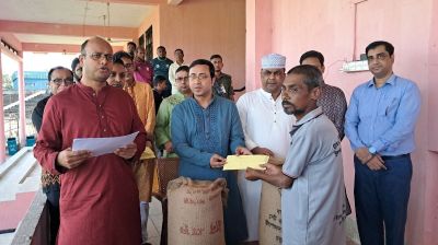 খাগড়াছড়িতে সহিংসতার ঘটনায় ক্ষতিগ্রস্ত পরিবারের পাশে জেলা প্রশাসন