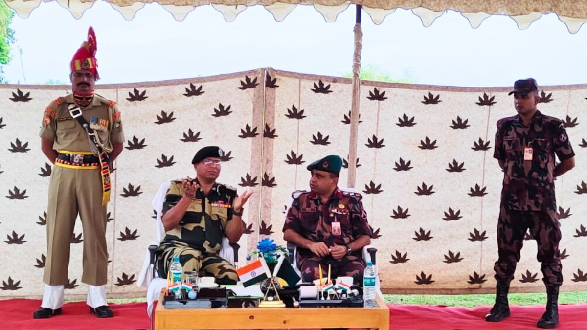 মহেশপুর সীমান্তে বিজিবি-বিএসএফ বৈঠক