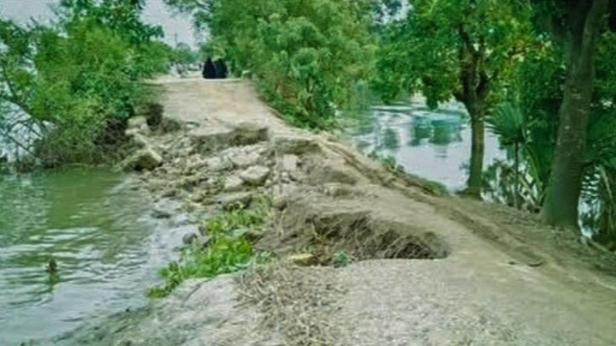 মধ্যনগরে বেহাল সড়কে লাখো মানুষের দুর্ভোগ