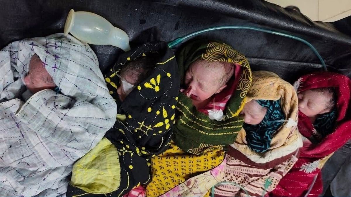 বাউফলে এক গৃহবধূর কোলজুড়ে পাঁচ নবজাতক