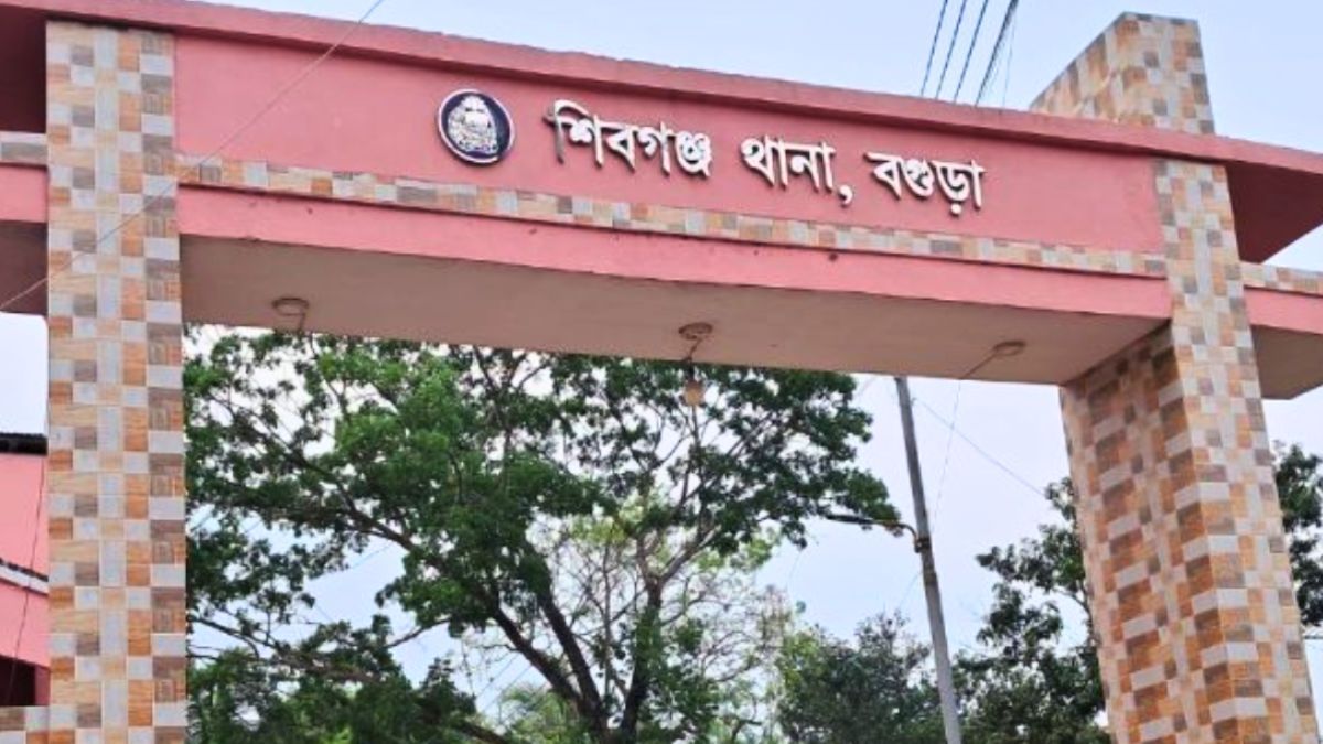 শিবগঞ্জে হাতকড়াসহ আসামি ছিনতাই : ২২০ জনের বিরুদ্ধে মামলা, গ্রেপ্তার ২৫